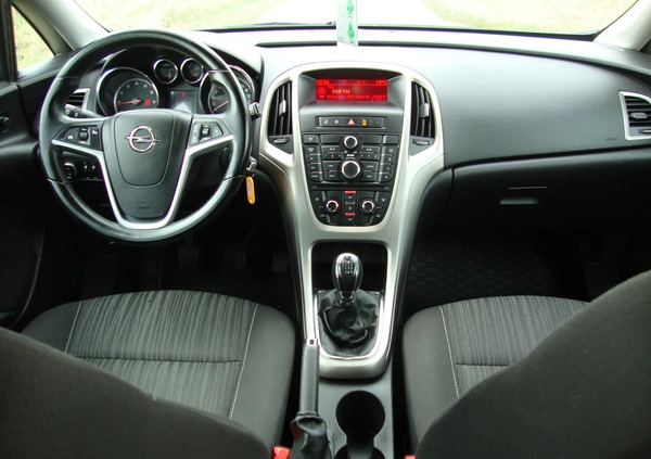 Opel Astra cena 20000 przebieg: 219000, rok produkcji 2011 z Syców małe 154